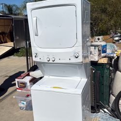 Home / WASHERS & DRYERS / Laundry Centers / 27″ GE GUD27ESSMWW Electric Laundry Center