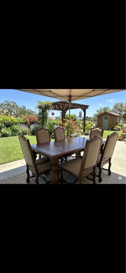 Bernhardt six chair dining room set with two extensions excellent condition