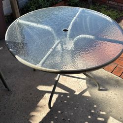 Patio Table And 2 Chairs 