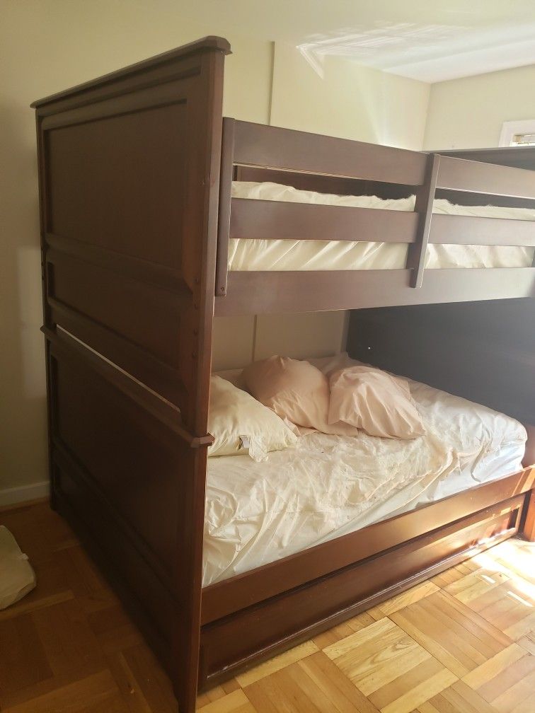 Sturdy Full SIze Bunk Bed Bedroom set