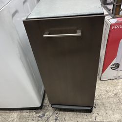 Kitchen Aid Panel Ready Trash Compactor 