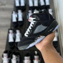 JORDAN 5 METALLICS IN HAND SIZES 4Y 4.5y 5Y,5.5Y,6Y,12M,13M,14M