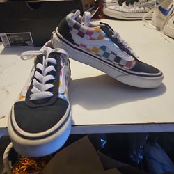 2 pairs of vans
