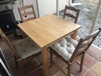 Table with 4 chairs