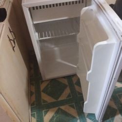 Mini Fridge Magic Chef Great Condition Only Asking $125