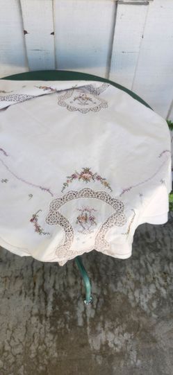 Beautiful Vintage Cotton/Linen Cross- Stitch Embroidery & Crochet Lace Detailing!