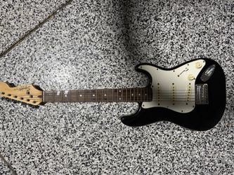 Black FENDER Squier Mini Stratocaster Electric Guitar.