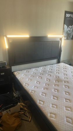 Bed frame W Mattress 