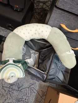 Baby nursing/support pillow
