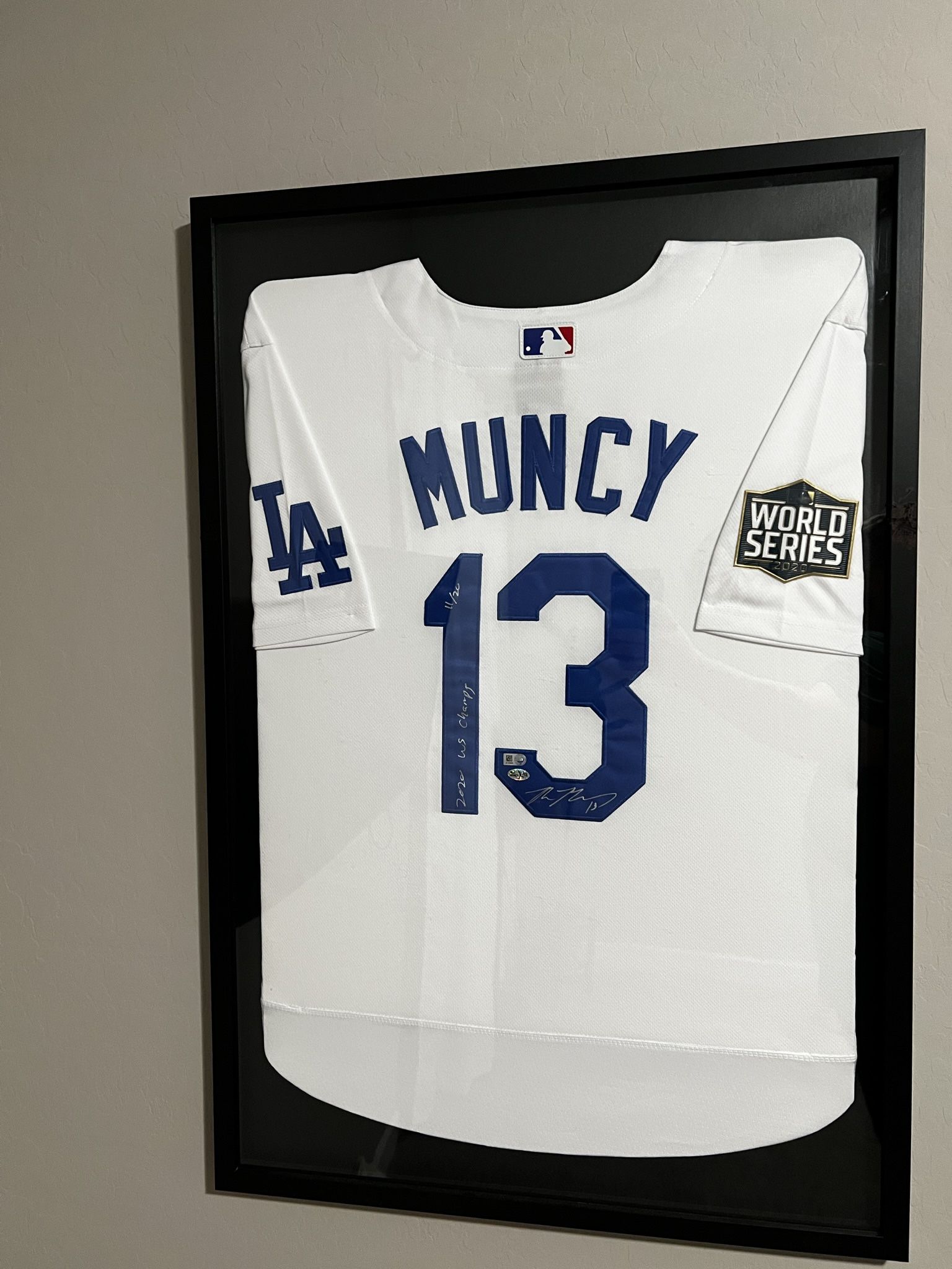 Signed Max Muncy Jersey - LA Dodgers