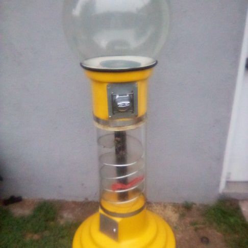 Gumball machine. for Sale in Hampton, VA - OfferUp