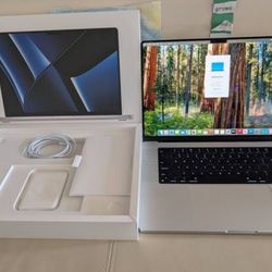 Apple M2 Max – 12-core CPU / 38-core GPU / 16-core Neural Engine