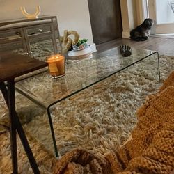 Modern Glass Coffee Table – Excellent Condition