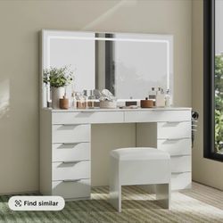 Vanity Desk Set With Large Light 