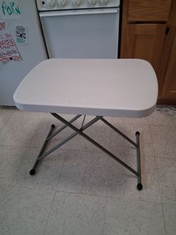 TABLE -  "EVERYDAY HOME"  HEIGHT ADJUSTABLE