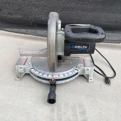 DELTA MITER SAW, 10in COMPOUND