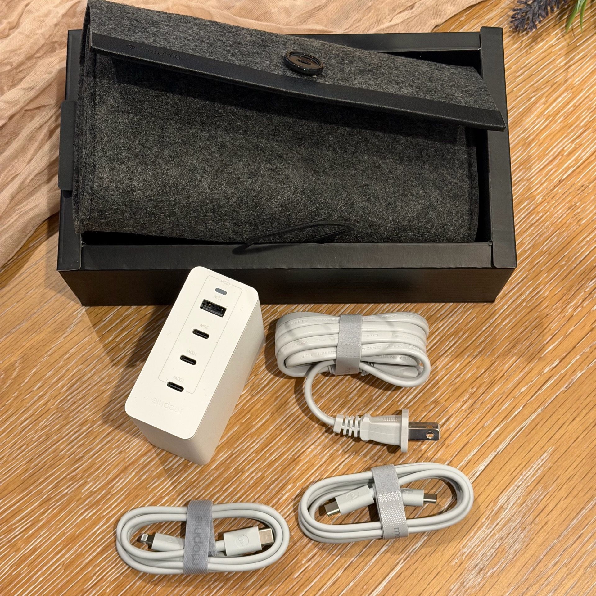 Mophie 120w GaN Charger Set