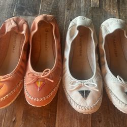 Manitobah Leather Flats W9