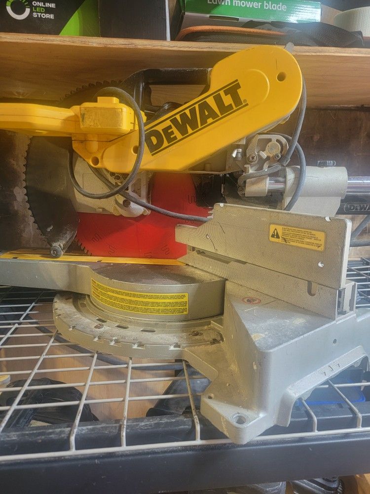 Dewalt Saw