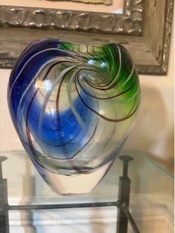 Heavy vintage clear art glass vase w/ blue & green swirl 7”H