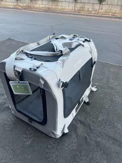 PETSEEK Soft-Sided Pet Carrier