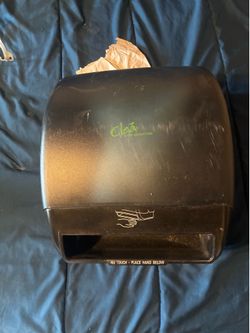 Automatic paper towels dispenser