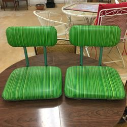 Set of two vintage folding stadium seats!! Excellent condition.