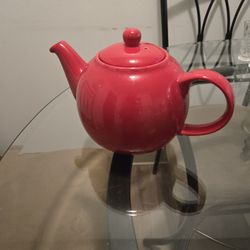 Ceramic tea pot; NOTE: If It's Posted It's Still Available. Thank You