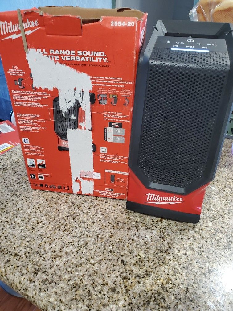 Milwaukee M18 Jobsite Speaker Bluetooth Speaker 
