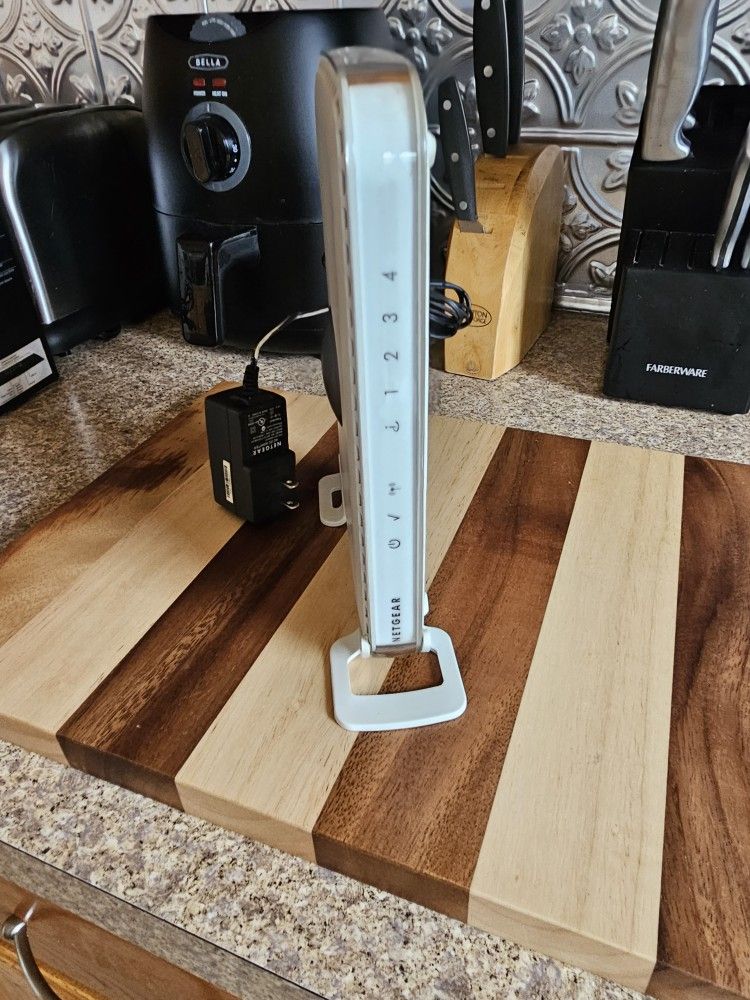 NETGEAR WPN824 RangeMax Wireless Router - Wireless router - 4-port switch - 802.11 Super G, 802.11b/g - desktop