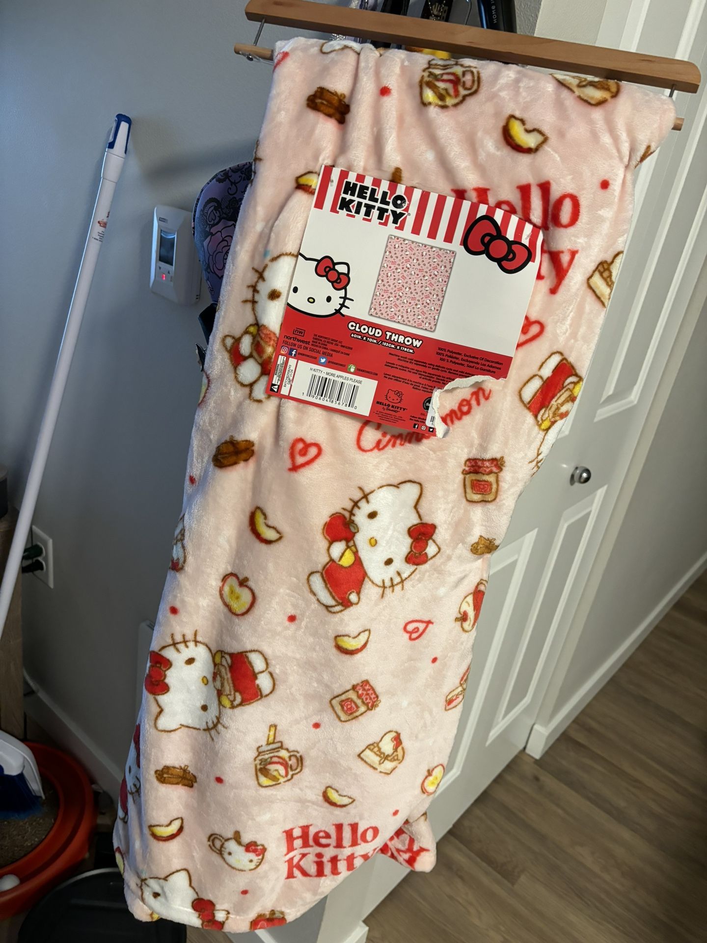 Hello Kitty Blanket