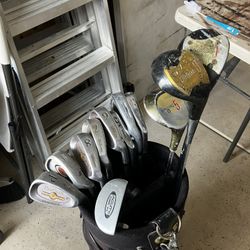 Men’s Right Handed Golf Clubs $55