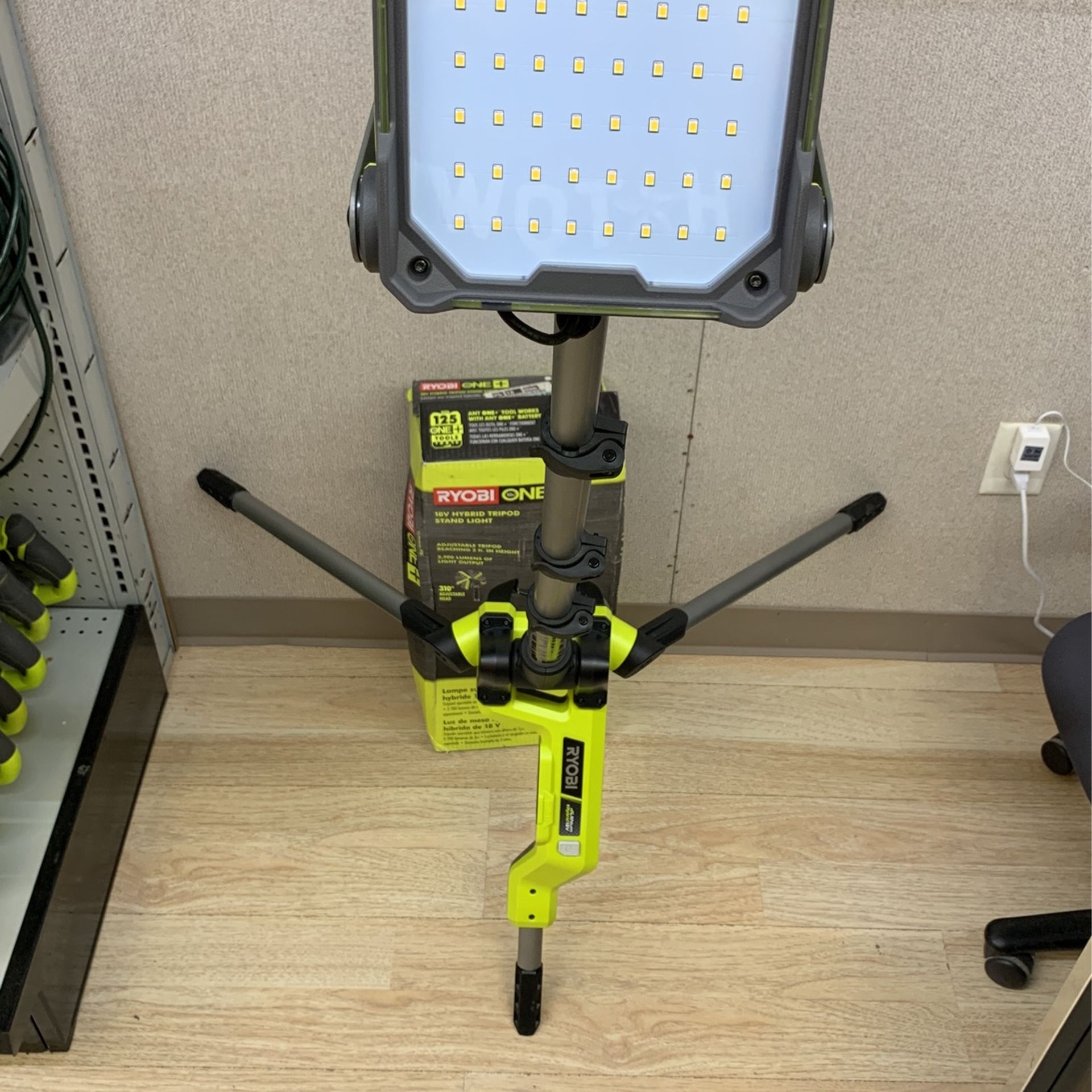 RYOBI ONE+ 18V Cordless Hybrid LED Tripod Stand Light (Tool Only)