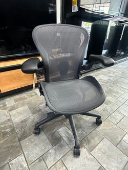 Herman Miller Aeron Remastered High End Ergonomic Office Chair SIZE B ONLY