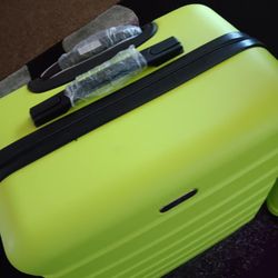 🌼 Lime Green TSA Approved Luggage 🌼