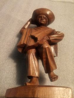 Bear foot seeker wood carved