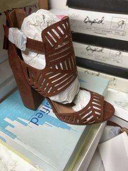 Zapatos de mujer$10 solo tengo sizes del 8 al 10