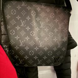 Louis Vuitton Messenger
