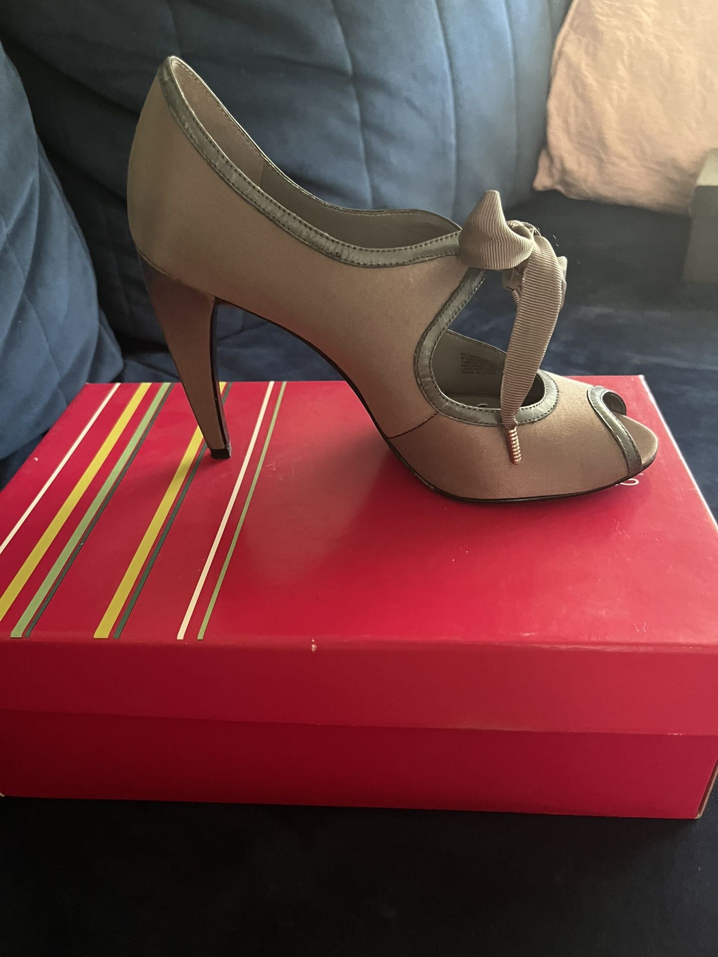 Hells BCBG Size 6 1/2