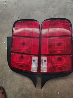 2008 ford mustang tail lights