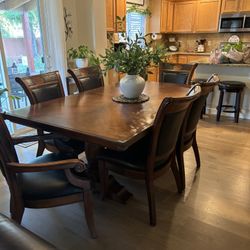 Dinning Room Set With Two Captain Chairs And 4 Chairs Without Arm Rest