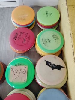 Frisbee golf discs