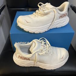 Hoka Arahi 7/ Size 7D Women’s $95