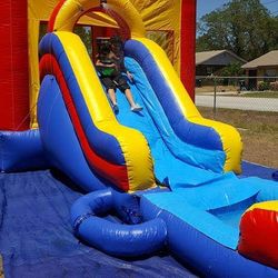 2 Wet And Dry Combo Bounce House's
