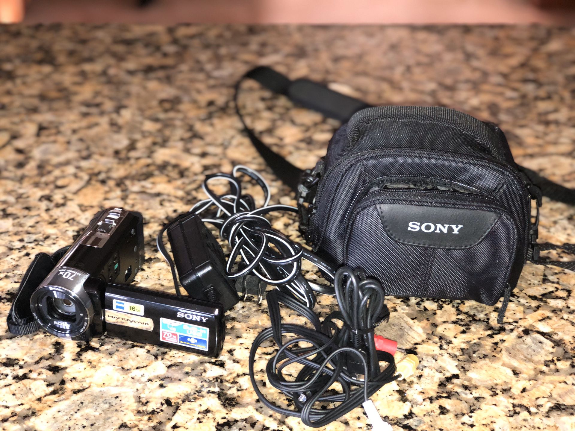 Sony handycam video camera DCR-SX85