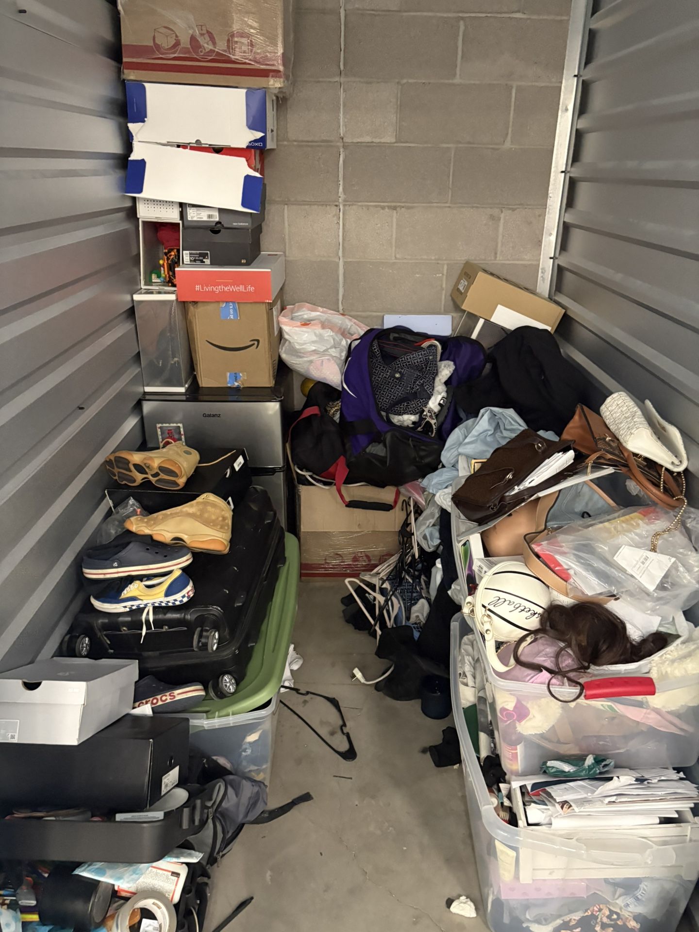 Free Storage Unit Must Take Everything 