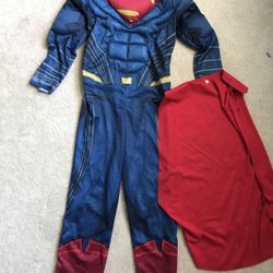 Halloween Superman Costume - like new. Fits 4 to 6