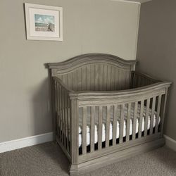 Baby Crib! Sorelle Vista Crib & Providence Dresser Set- heritage fog