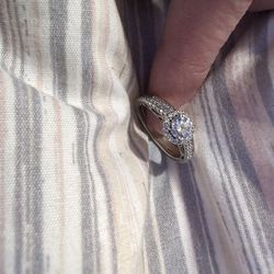 Halo Semi-Mount Engagement Ring 