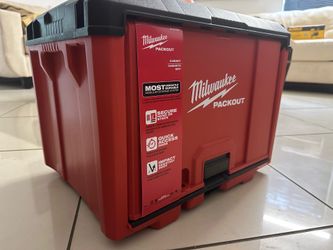 Milwaukee pack out tool box